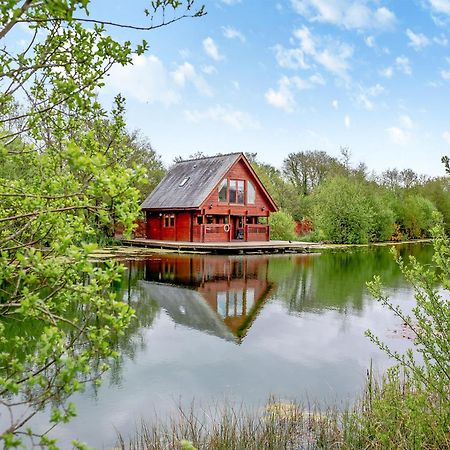 Anglesey Lakeside Lodges Menai Bridge Exterior foto