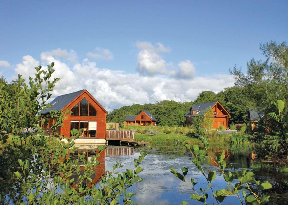 Anglesey Lakeside Lodges Menai Bridge Exterior foto