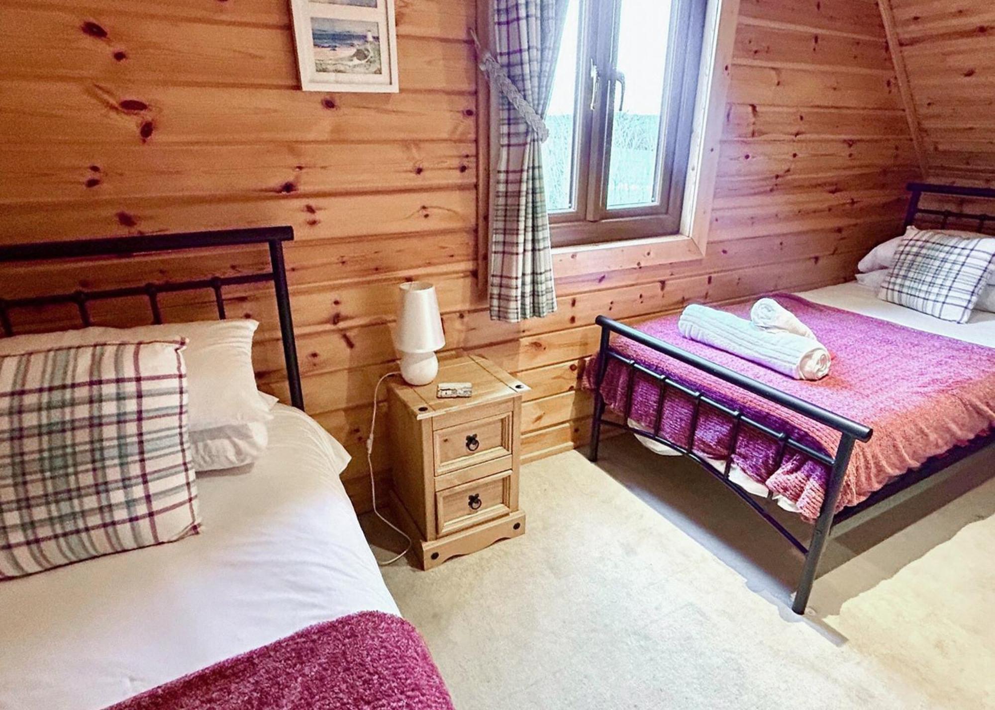 Anglesey Lakeside Lodges Menai Bridge Habitación foto