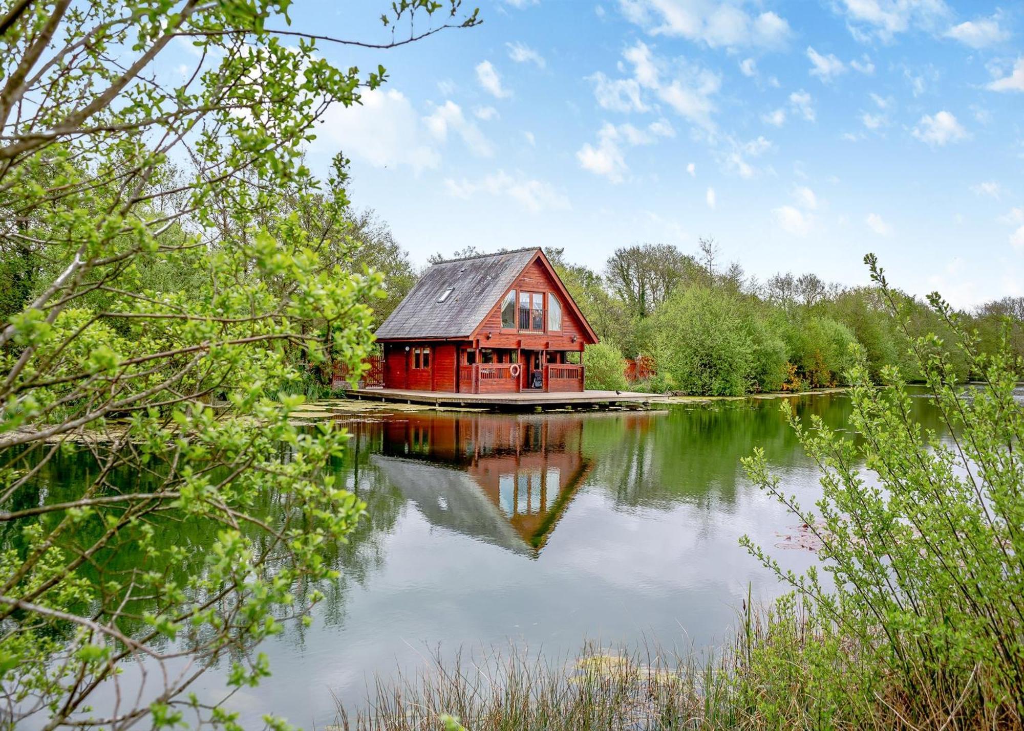 Anglesey Lakeside Lodges Menai Bridge Exterior foto