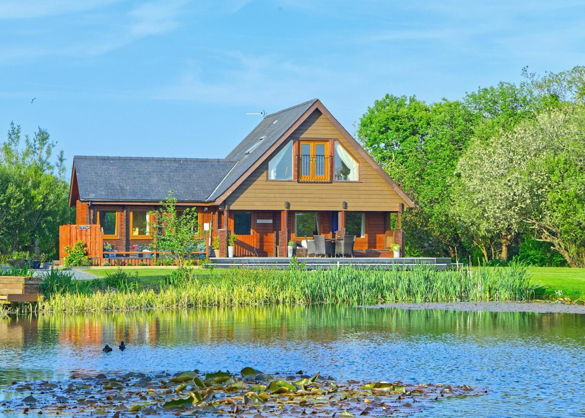 Anglesey Lakeside Lodges Menai Bridge Exterior foto